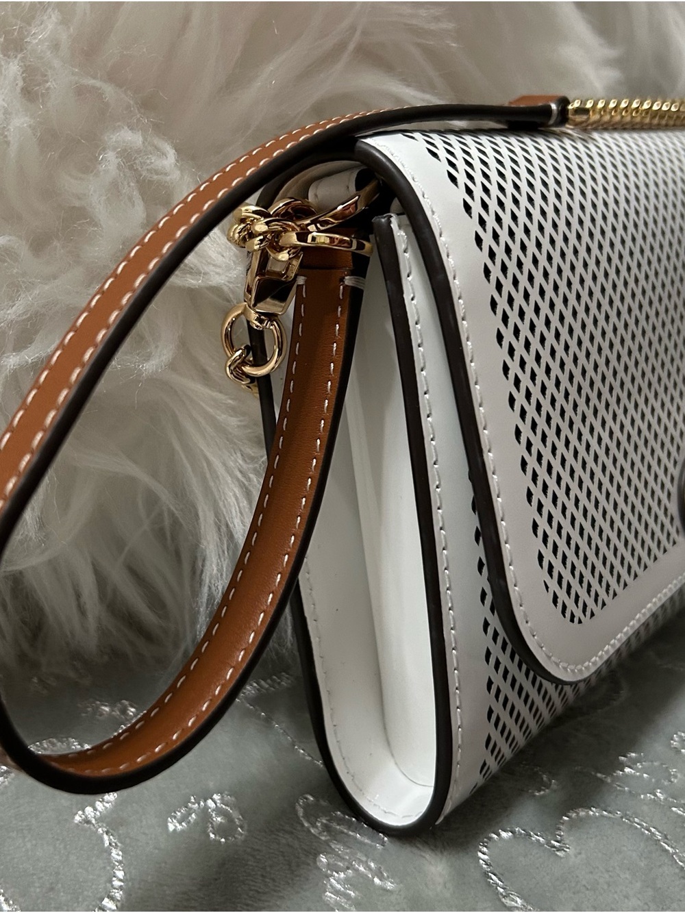 NWT Tory Burch, Sm White Fleming Diamond Perforated Convertible Leather Crossbod - Picture 3 of 12